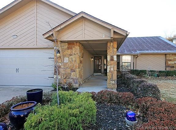 Beautiful professional landscaping, sprinkler system and Privacy fence with new gates