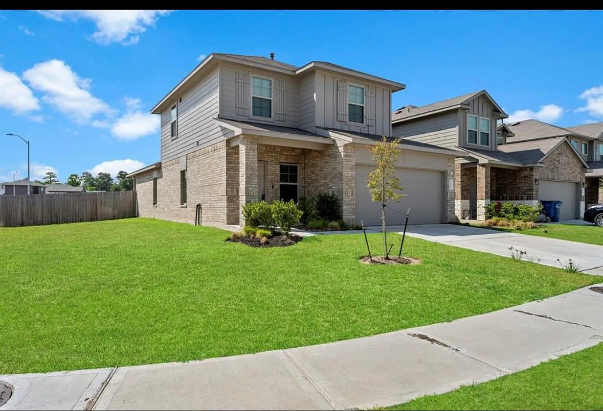 4 bed, 2.5 bath, 2186 sqft, $2,200 — Photo 1