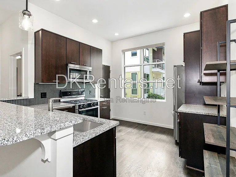 201 S Howard St SE #3 — Photo 5