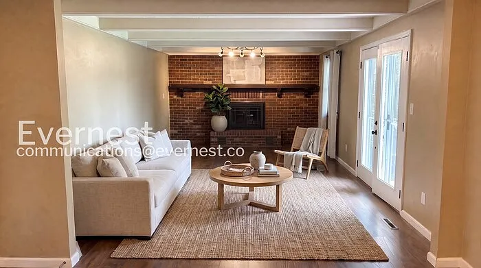 1808 Riverview Dr — Photo 3