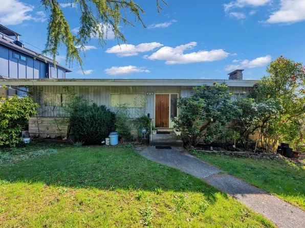 7790 Elliott St, Vancouver, BC V5S 2N9