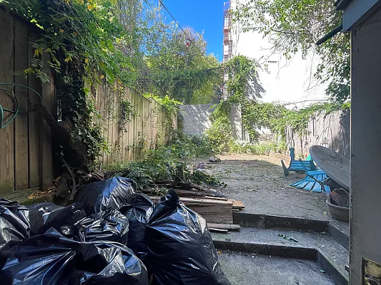 Rented by Bedford Realty USA Corp | media 24