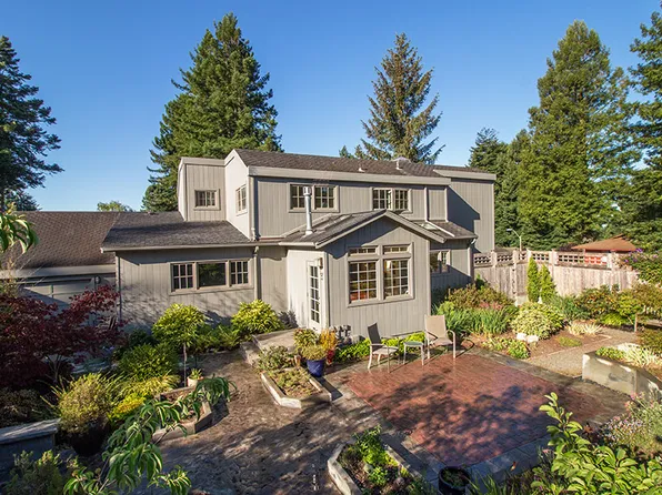 32 Robert Ct E, Arcata, CA 95521