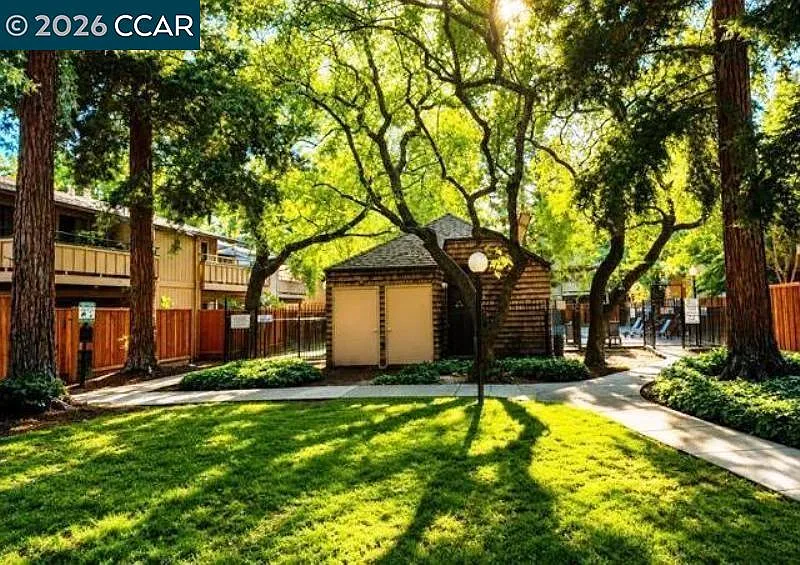 2 bed, 870 sqft, $2,600 — Photo 3