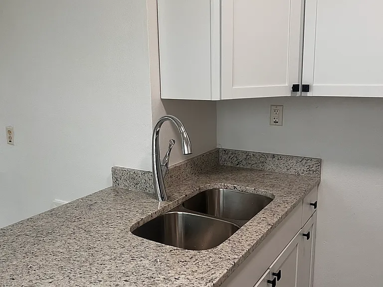 601 Lincoln Ave #5 — Photo 1