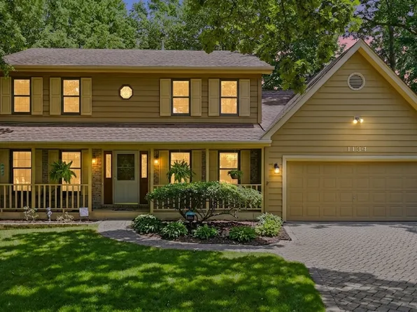 1134 Wintergreen Ct, Batavia, IL 60510