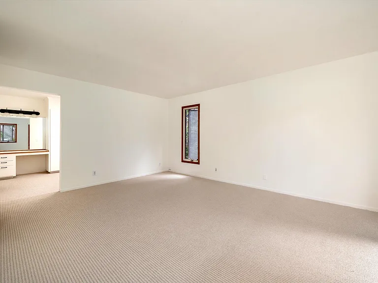 1539 Miramar Ln — Photo 9