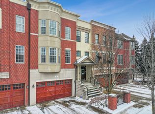 5 Illinois Ave, Schaumburg, IL 60193