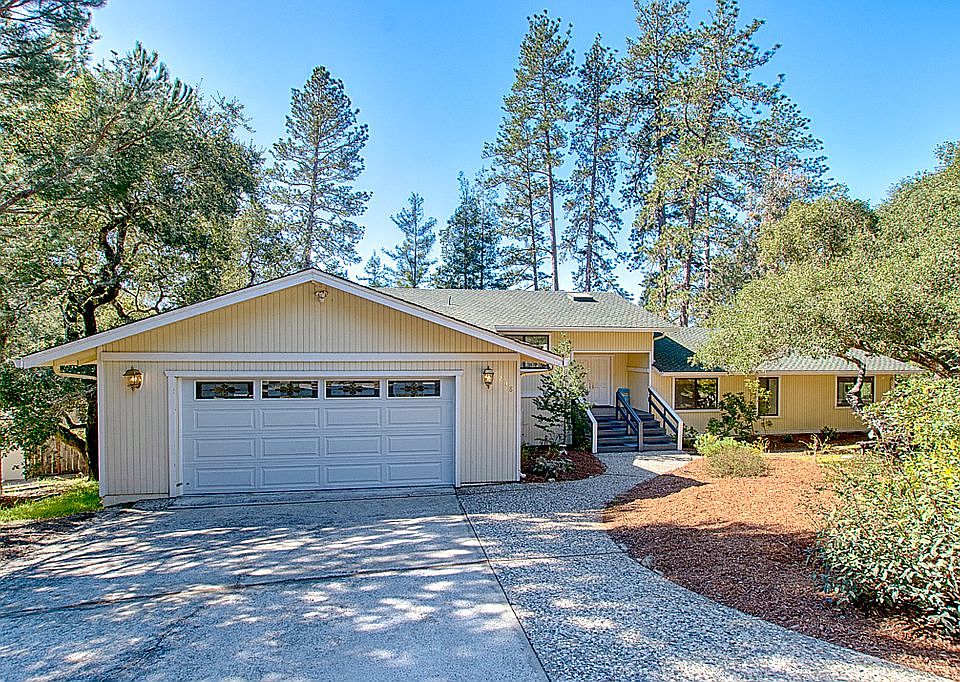 1st image of 208 Hidden Glen Dr