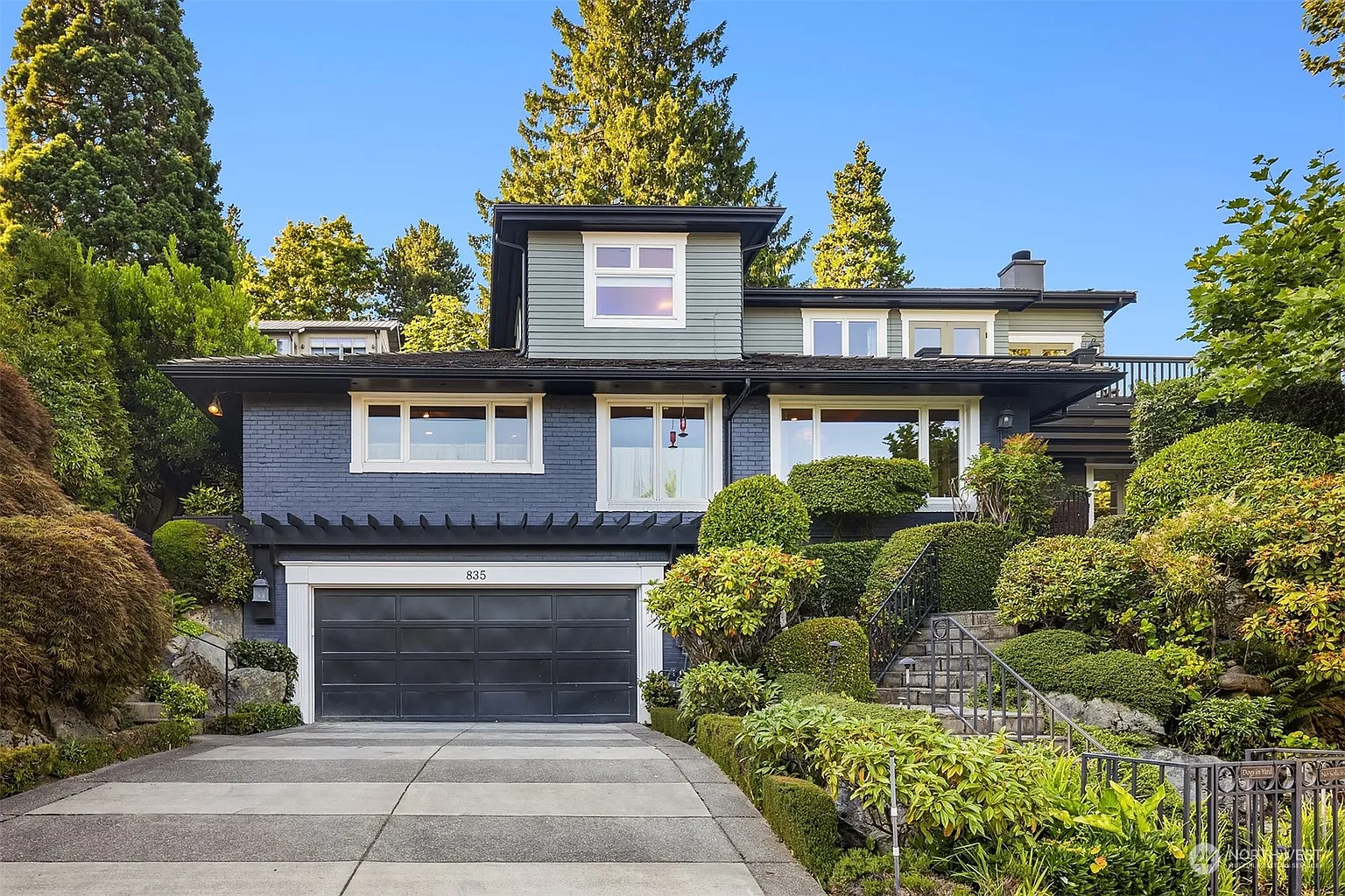 835 Hillside Drive E photo 1