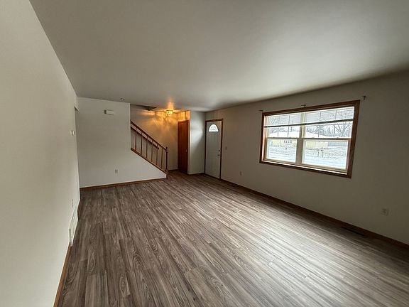 3rd image of 554-556 E Wisconsin St #554