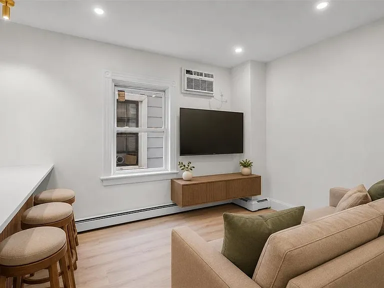 32 Storms Ave #B — Photo 2