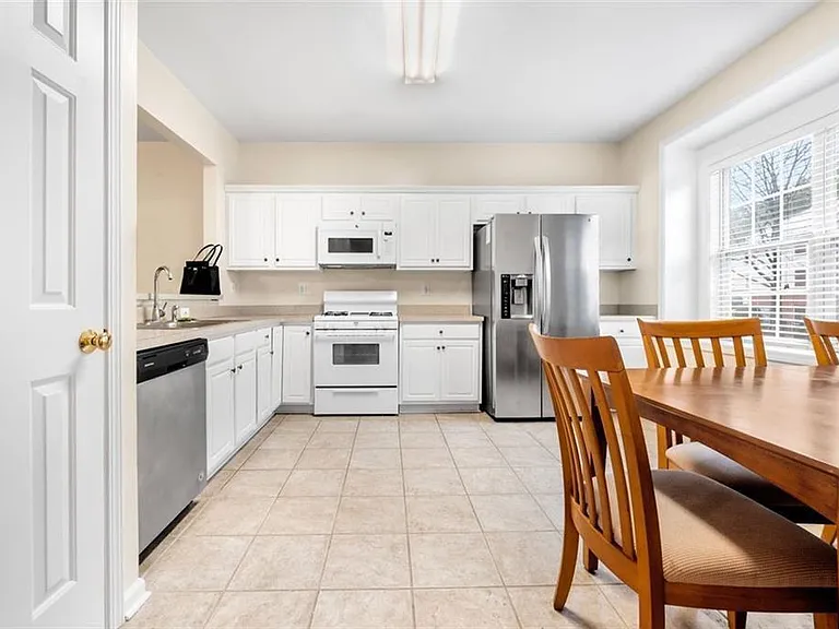 3944 Howell Park Rd — Photo 15