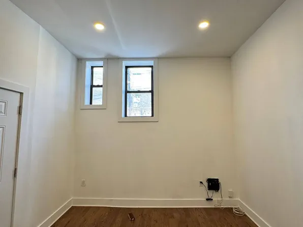 71 Court House Place image 8 of 11