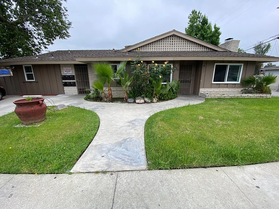 1368 E Kingsley Ave #F
