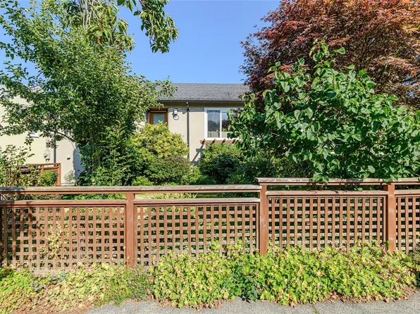 129 Moss St, Victoria, BC V8V 4M2