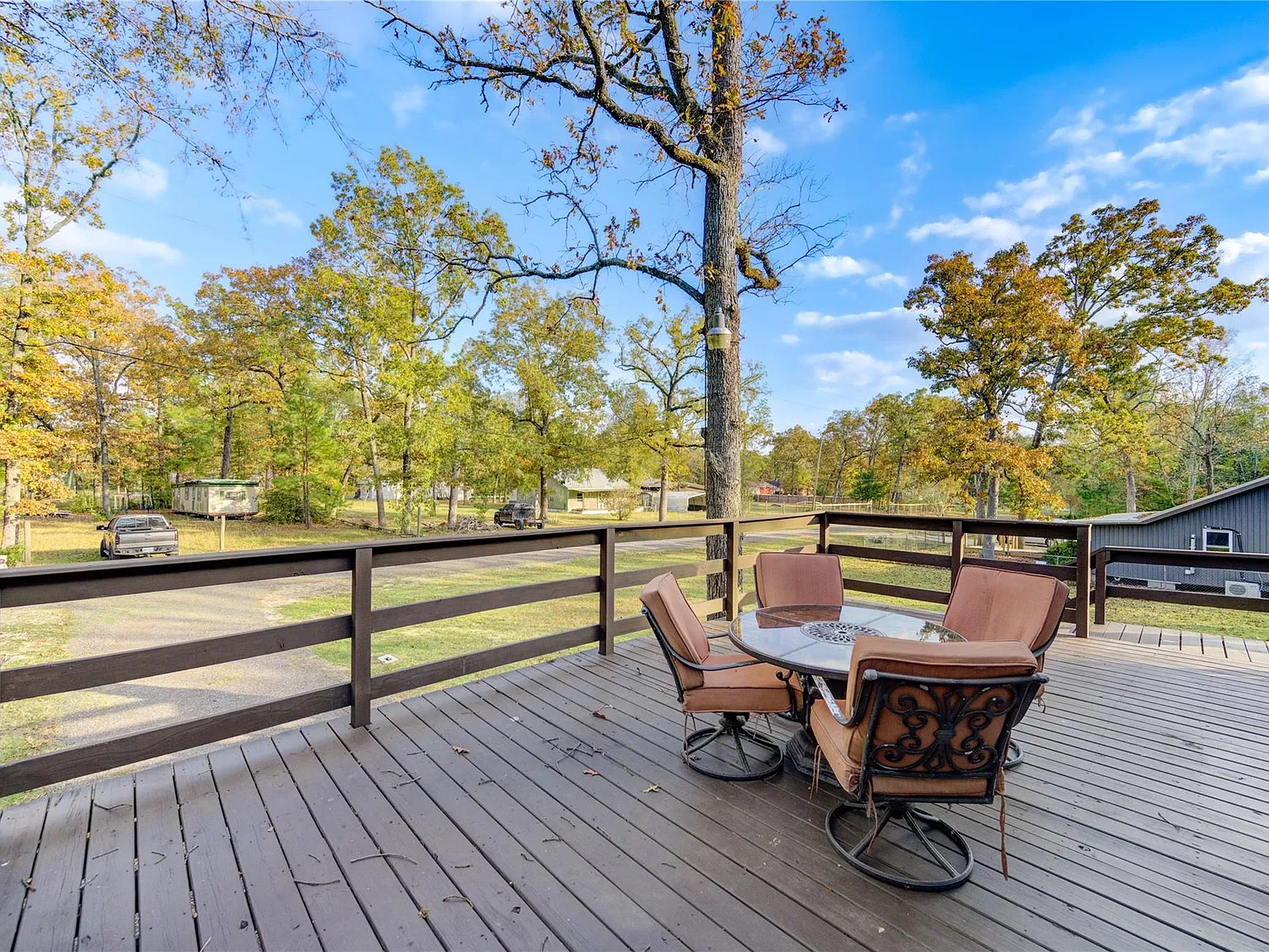 2 bed, 1.0 bath, 864 sqft, $1,199 — Photo 2
