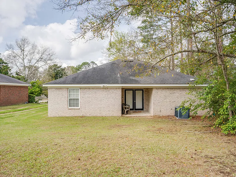 1827 Westminster Dr — Photo 16