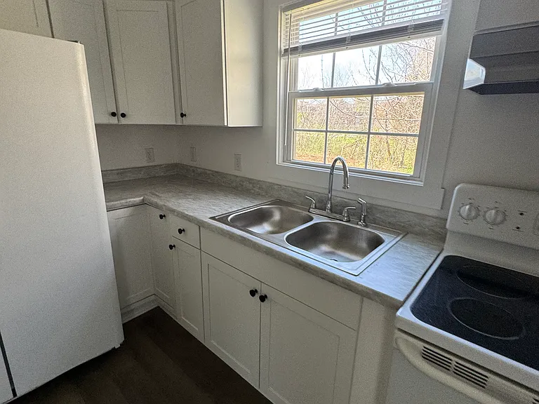 227 Lewis St — Photo 8