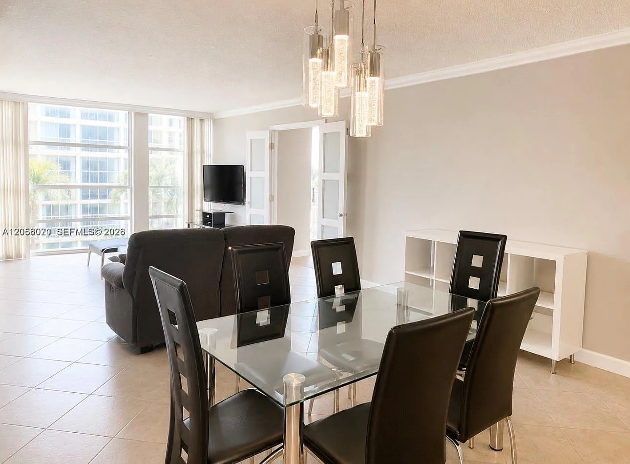Desoto Park Condo — Photo 4