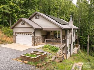 264 W Splitrail Dr, Hendersonville, NC 28792