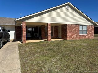 907 W Knisley Ave, Checotah, OK 74426