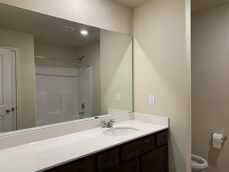 842 Independence Ave — Photo 18