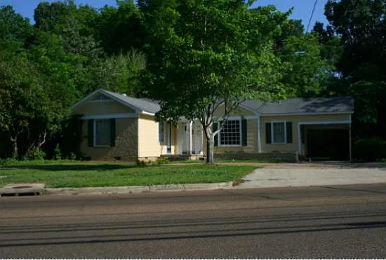 524 Whitfield St — Photo 1