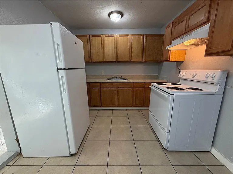 933 Gibson St — Photo 4