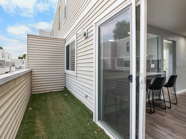 1050 S Monaco Pkwy #145 — Photo 9