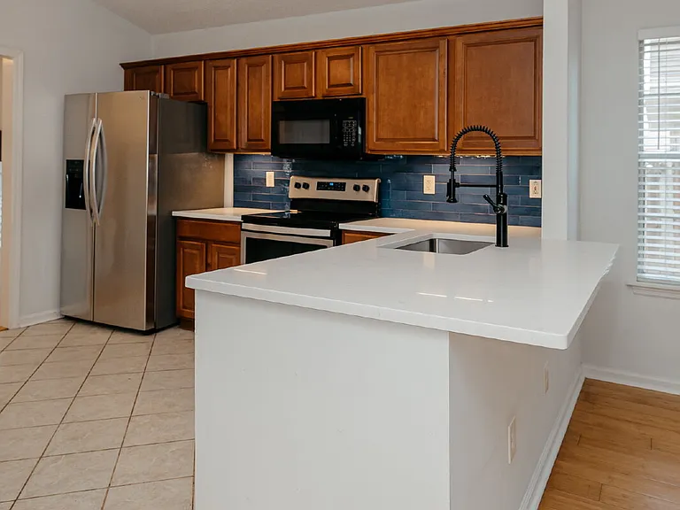 218 Lytham Ct — Photo 7