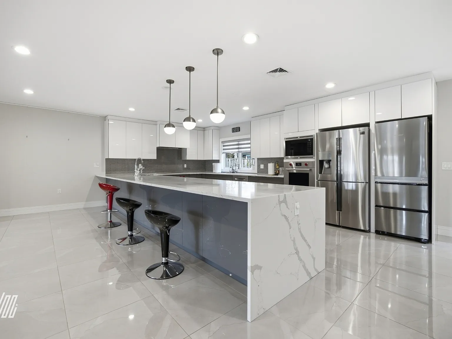 4 bed, 3977 sqft, $9,500 — Photo 4