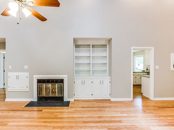 4th image of 8250 Skirmish Ln