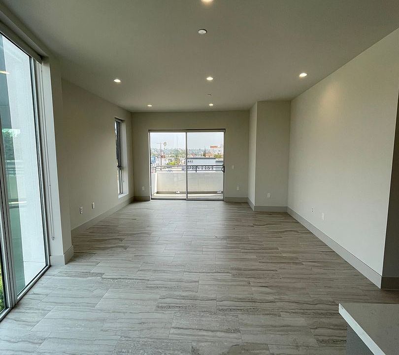 1st image of 4864 Melrose Ave Penthouse 11