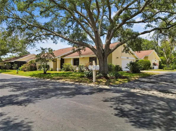 4203 Carriage Dr, Sarasota, FL 34241