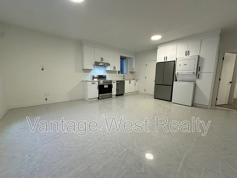 3757B Astoria Dr — Photo 1