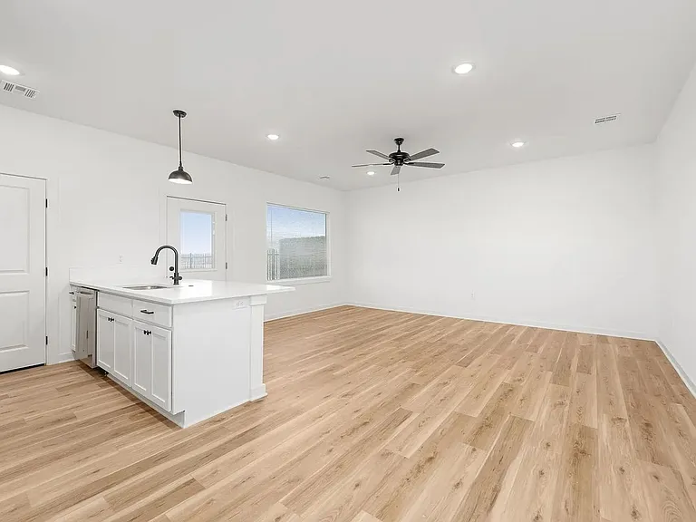 2157 W Elk Ridge Ave — Photo 5