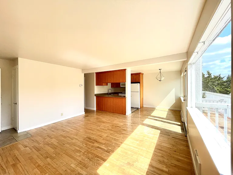 9910 Lake Washington Blvd NE — Photo 2