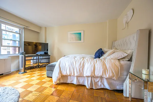 Rented by Brown Harris Stevens | media 20