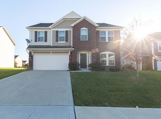 1525 Glen Canyon Dr, Greenwood, IN 46143