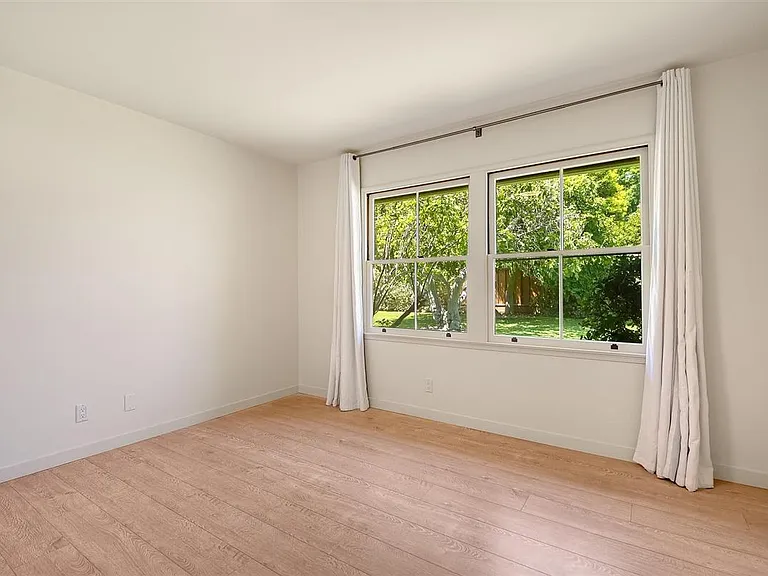 747 Northampton Dr — Photo 25