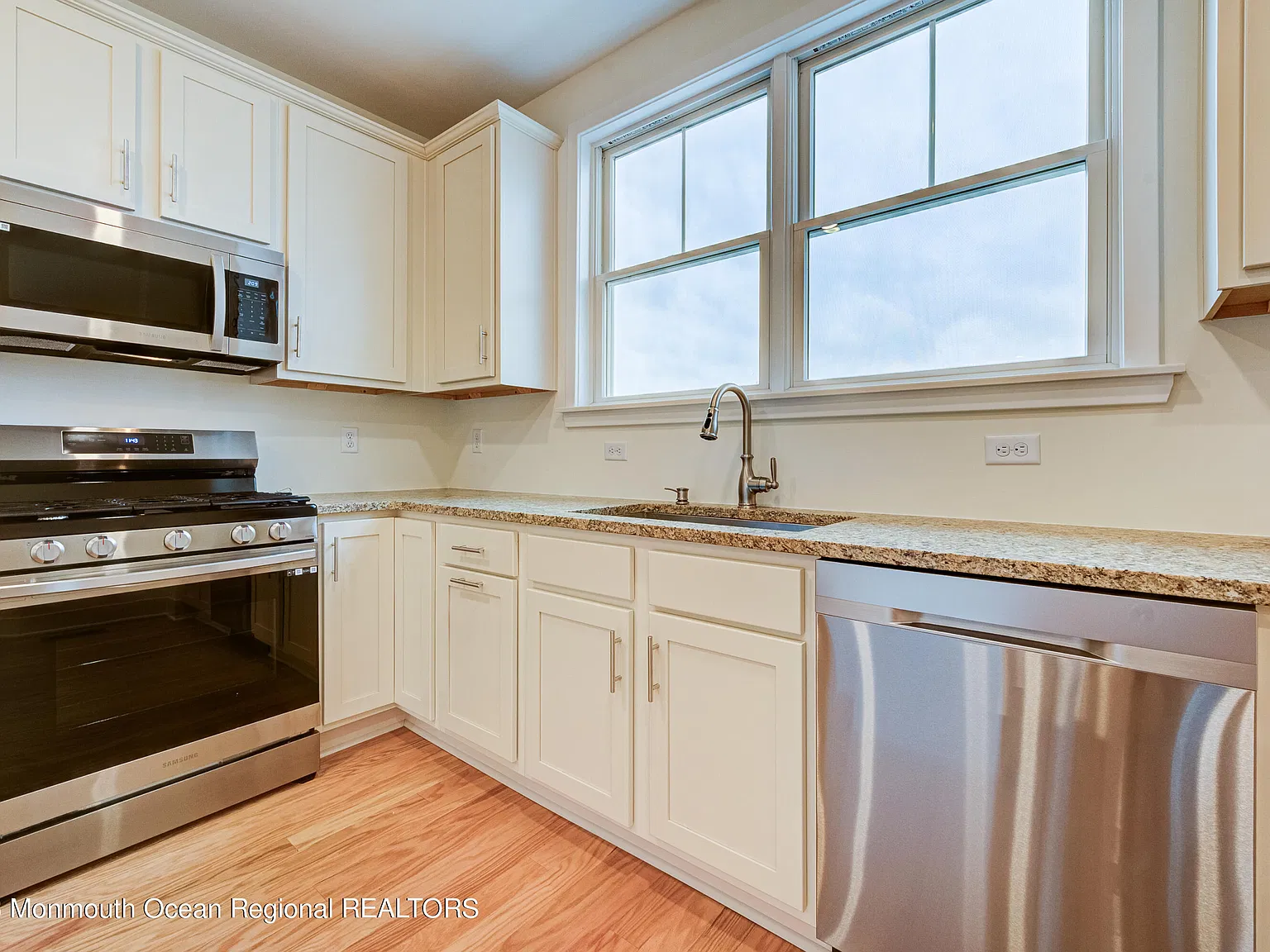 3 bed, 4.5 bath, 2362 sqft, $4,250 — Photo 3