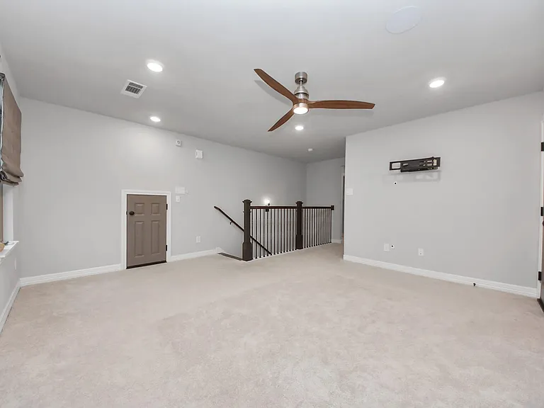 108 Summer Pool Ct — Photo 32