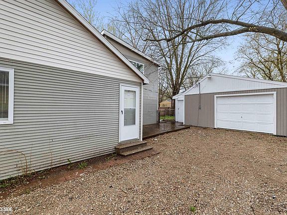 3rd image of 2105 Lambden Rd