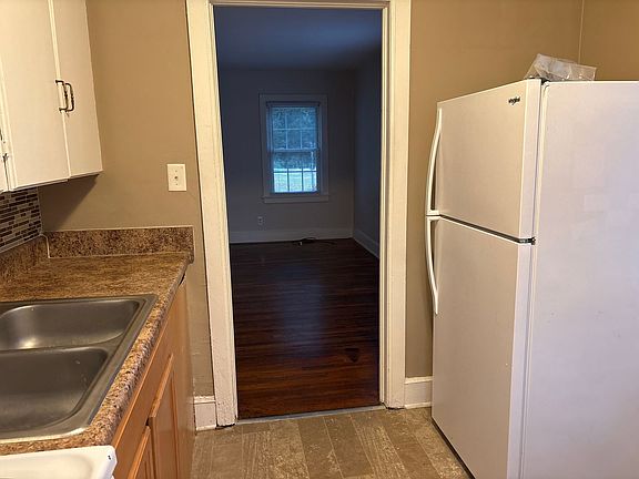 3rd image of 2807 Four Seasons Blvd
