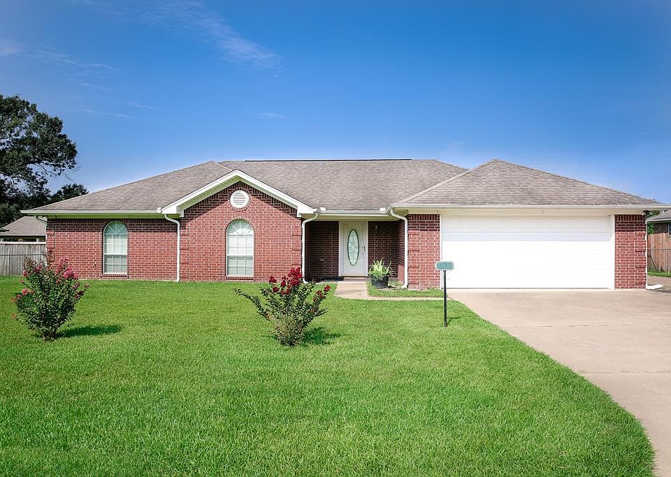 1st image of 425 Chancellor Dr