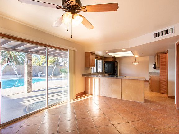 3rd image of 2030 E Ellis Dr