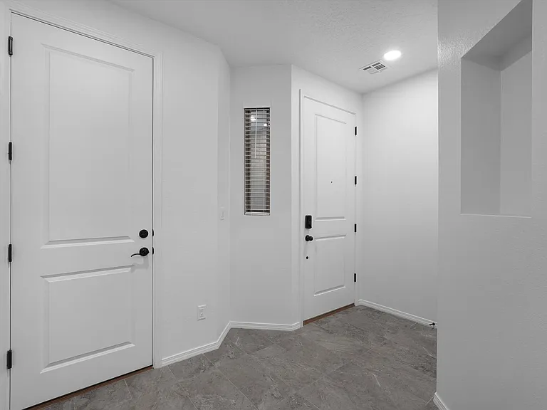 4017 Silver Springs Rd NE — Photo 7