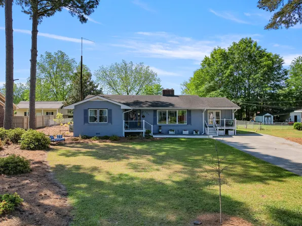 105 E D St, Erwin, NC 28339