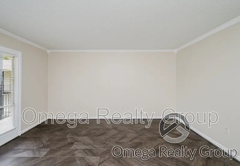 South Court Apartments — Photo 15